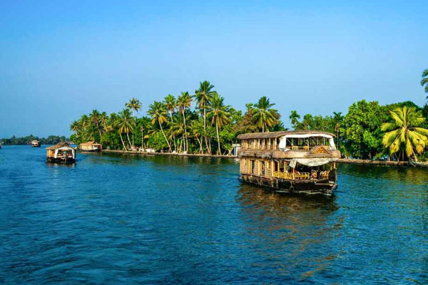 Best Family Trip with Kerala Houseboat Packages in Alleppey