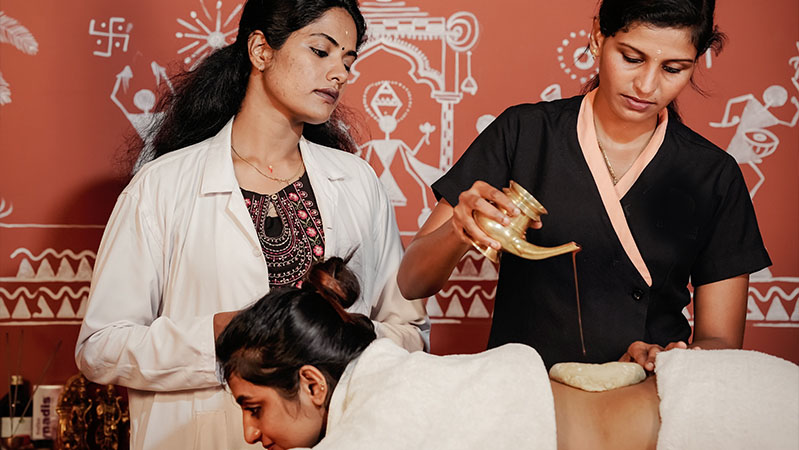 Guest undergoing Punarjani Ayurvedic purification therapy at Akanta Ayurveda & Yoga for detox, wellness, and rejuvenation.
